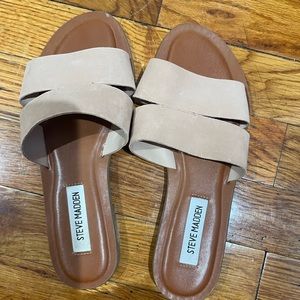 Very good condition womens flat sandal size 7